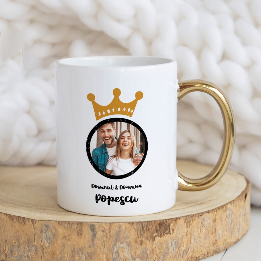Cană cuplu, cu mâner auriu personalizată cu poză și nume pentru el