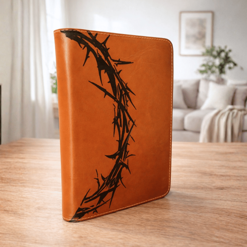 Biblie din piele, marime medie, maro roșcat, simbol coroană, fermoar, index, margini aurii, cuv. lui Isus cu rosu [057 PFI]