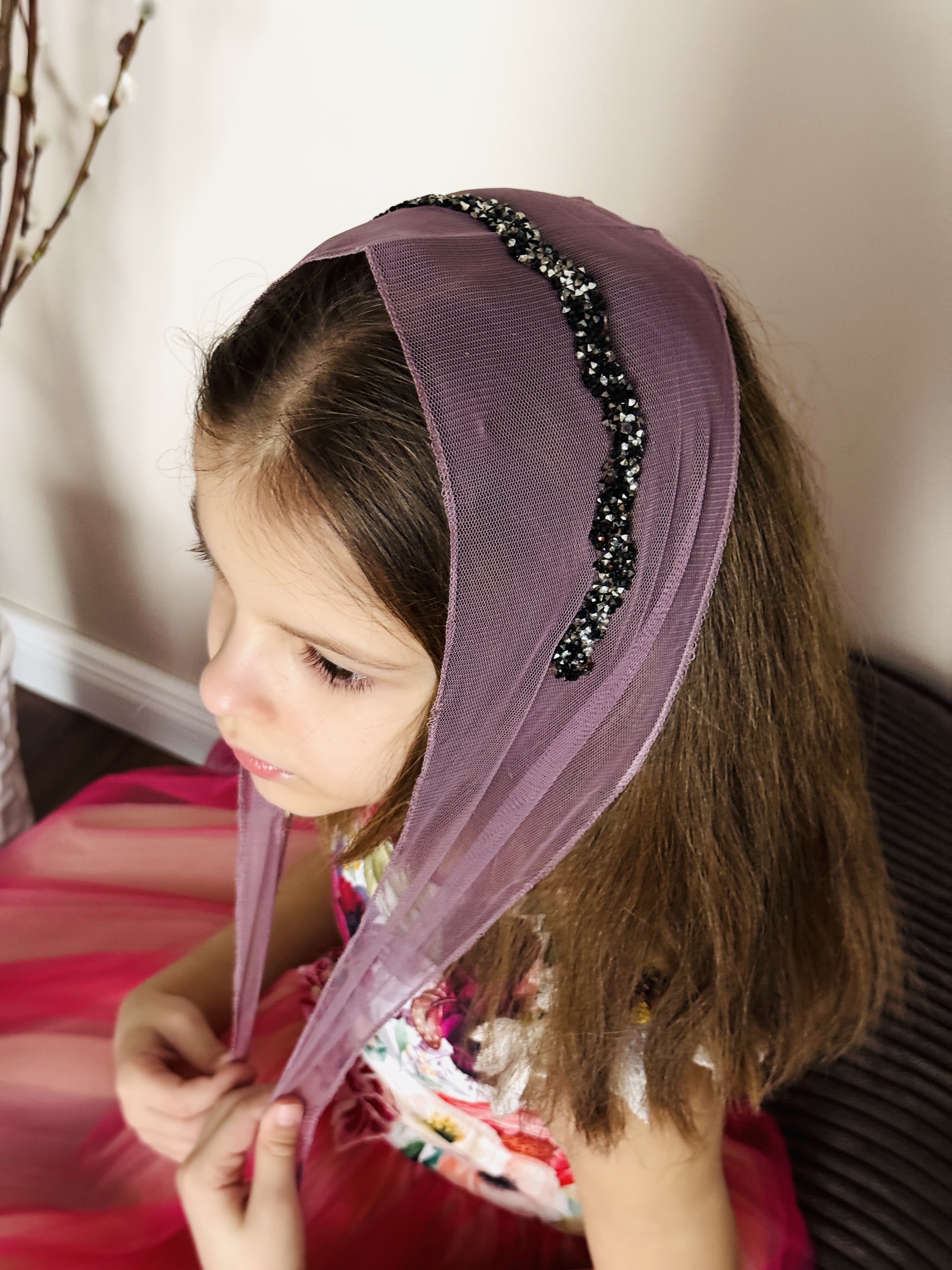 Bentiță din tul - plămânie cu pietre colorate