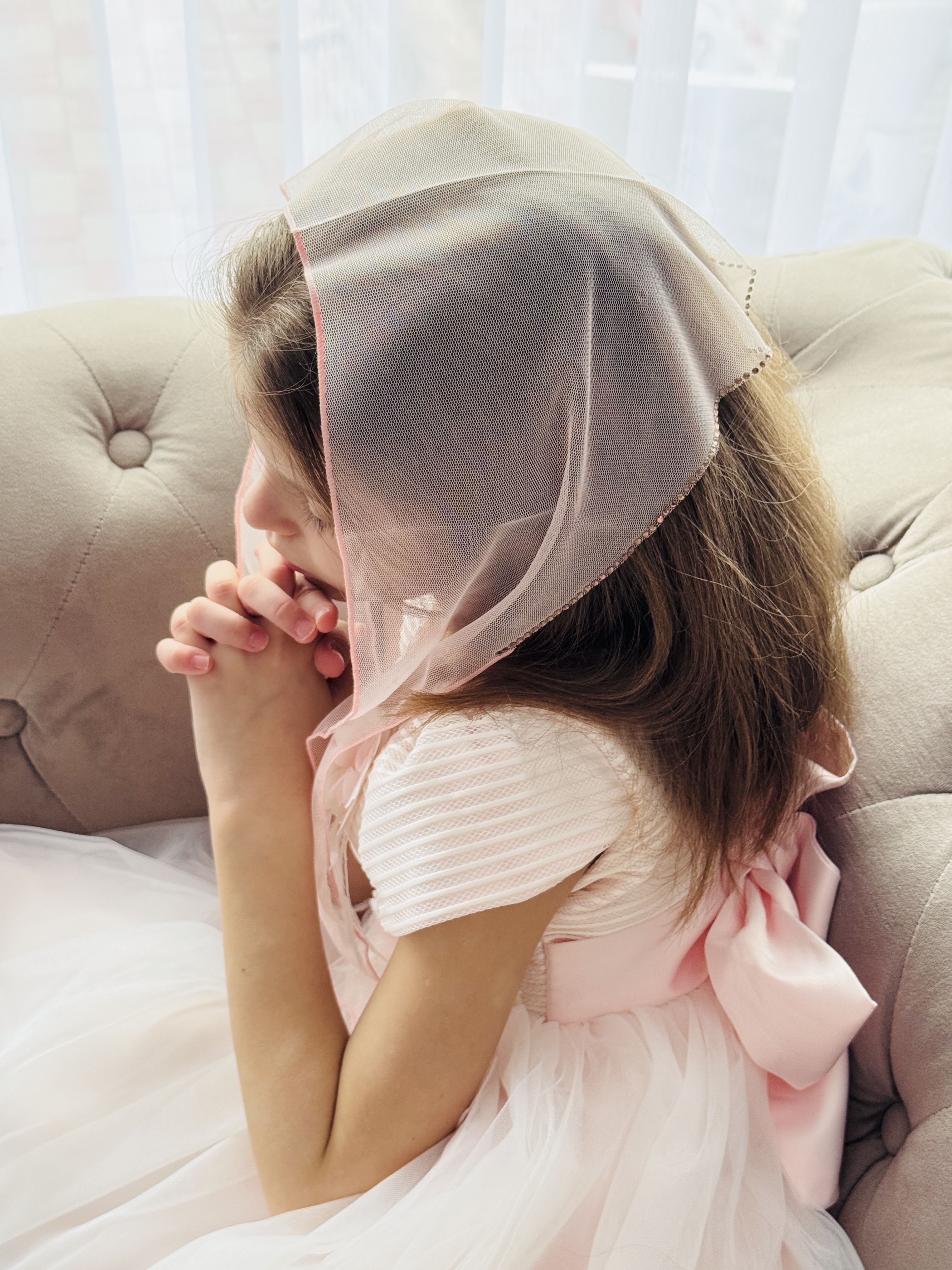 Batic din tul - portocaliu pal cu pietre pe margine