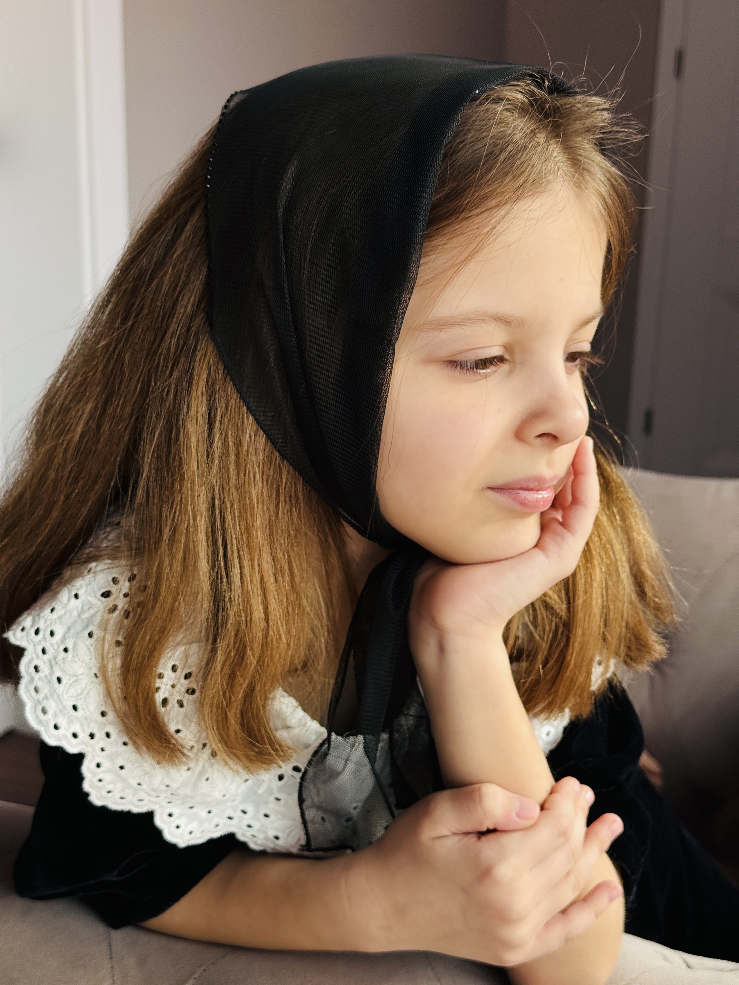 Batic din tul - negru cu pietre pe margine