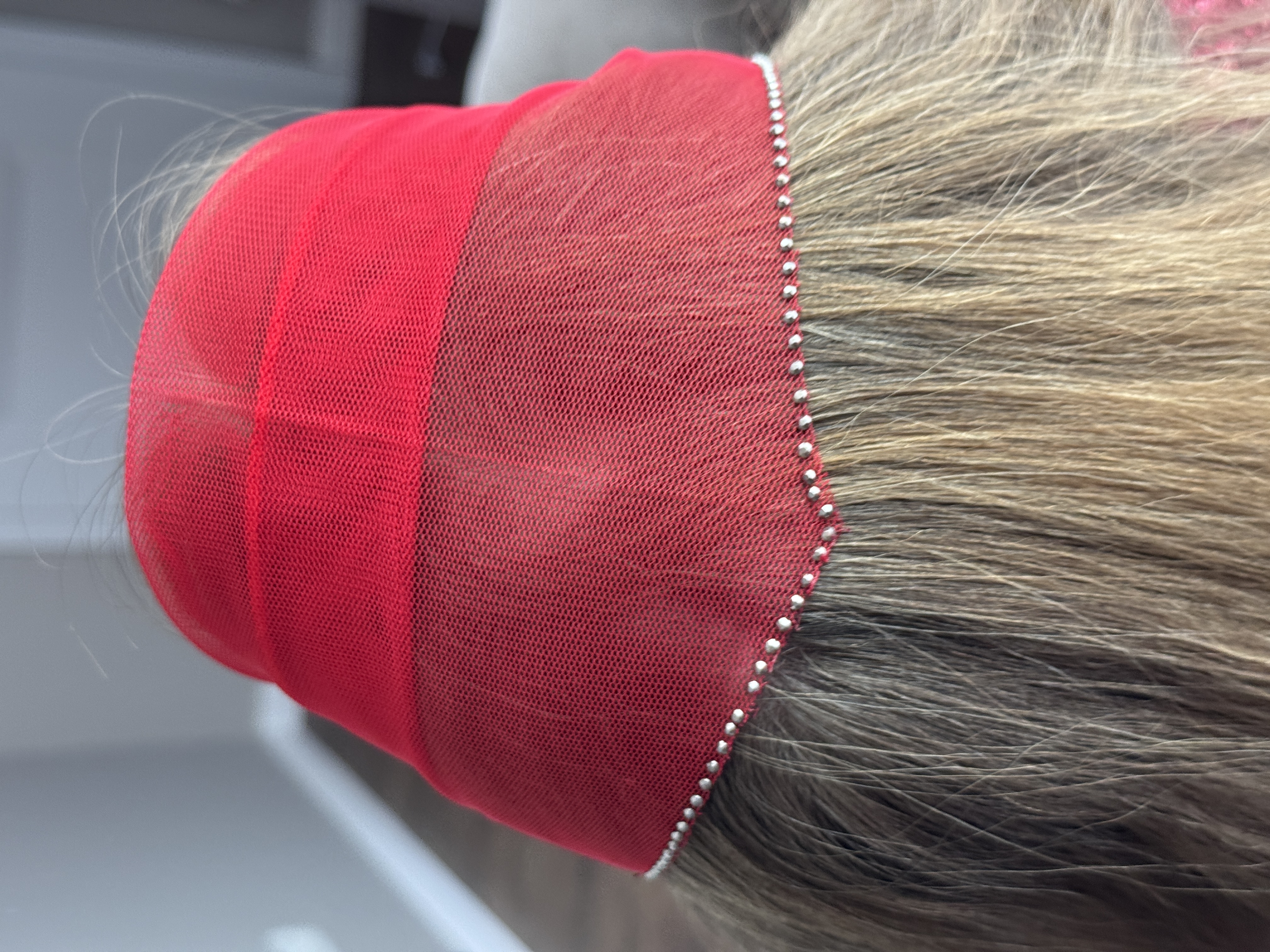 Batic din tul - roșu cu pietre pe margine