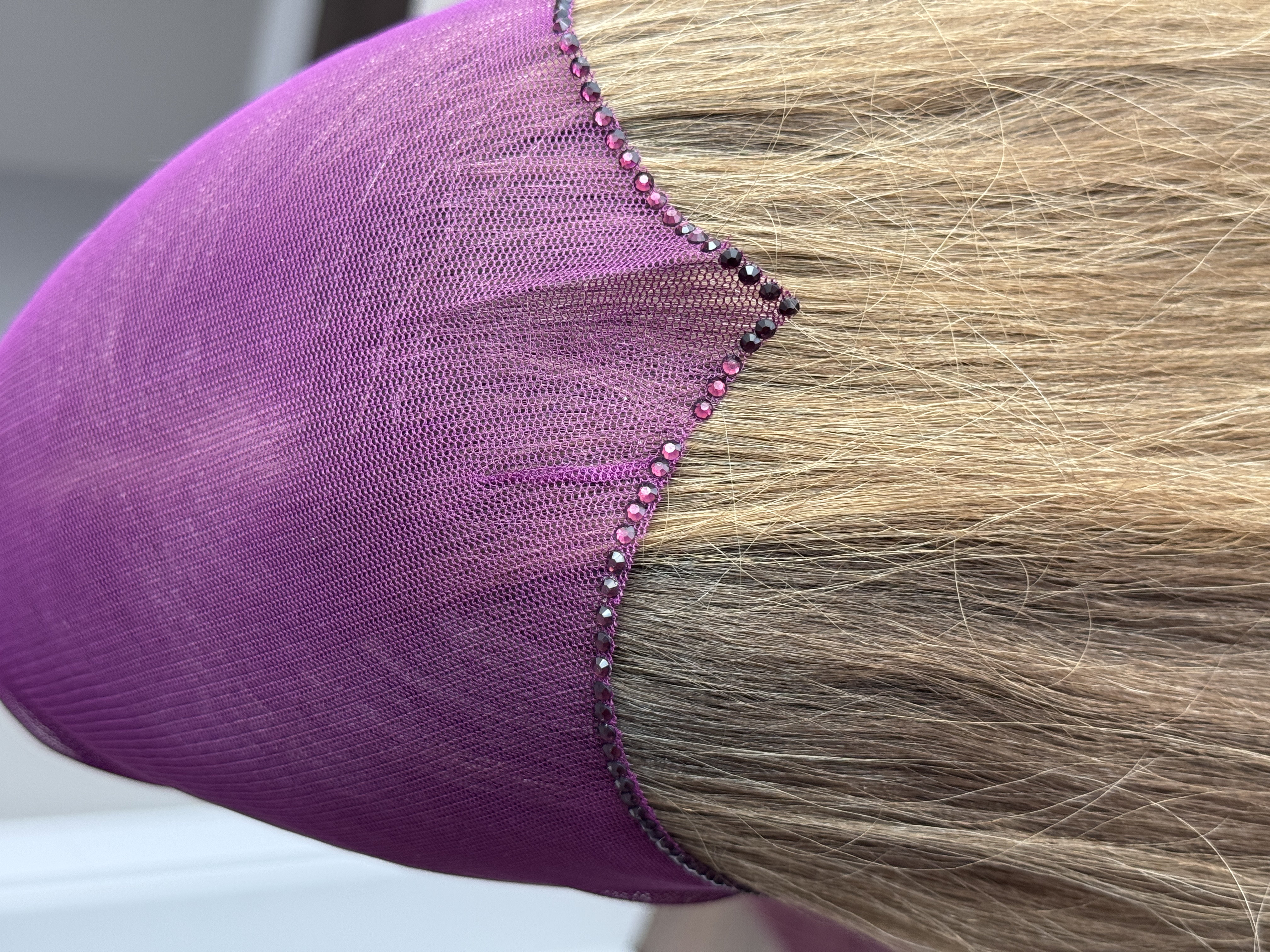 Batic din tul - mov cu pietre pe margine