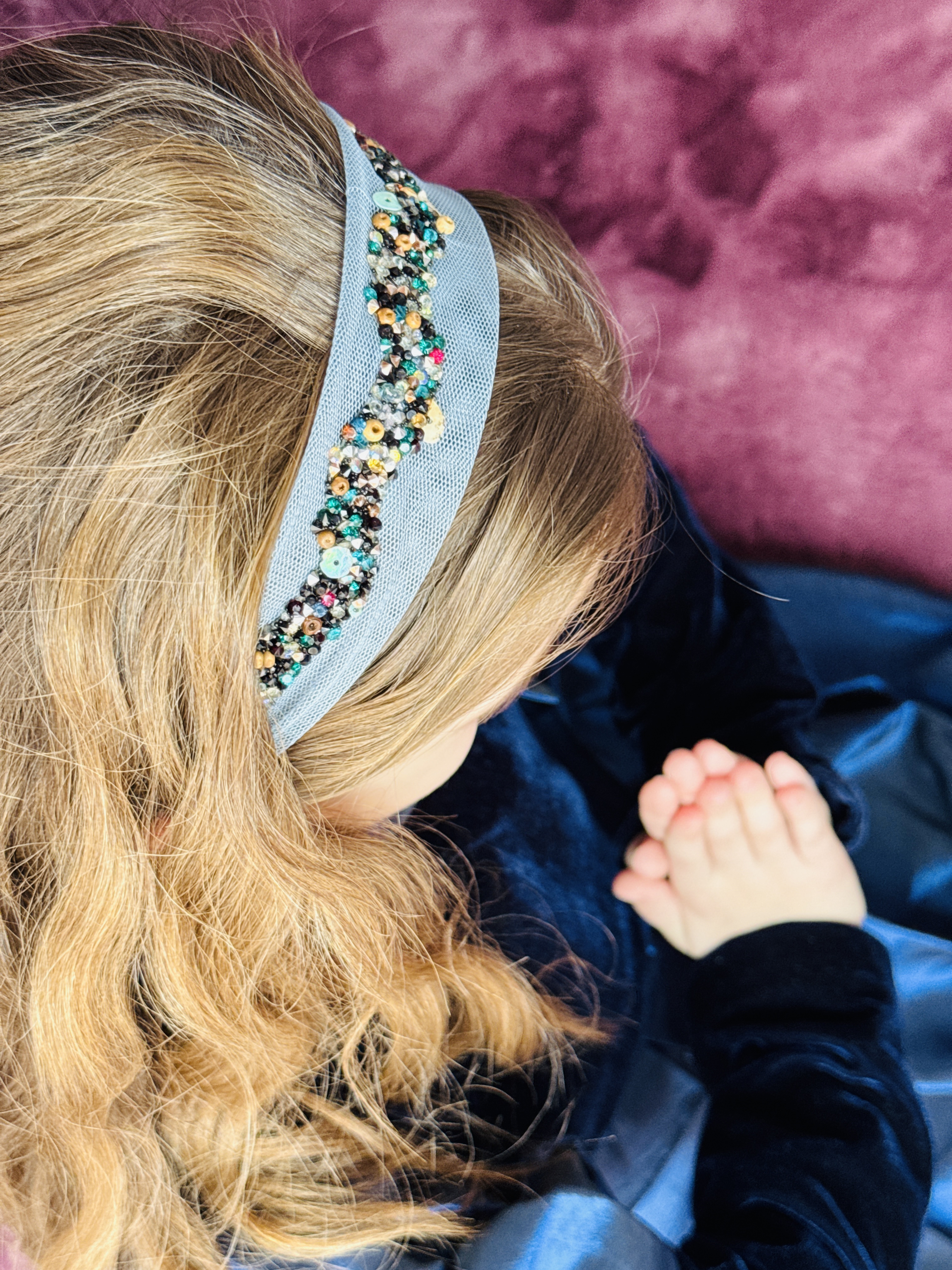 Bentiță din tul - turcoaz pal cu pietre si paete colorate