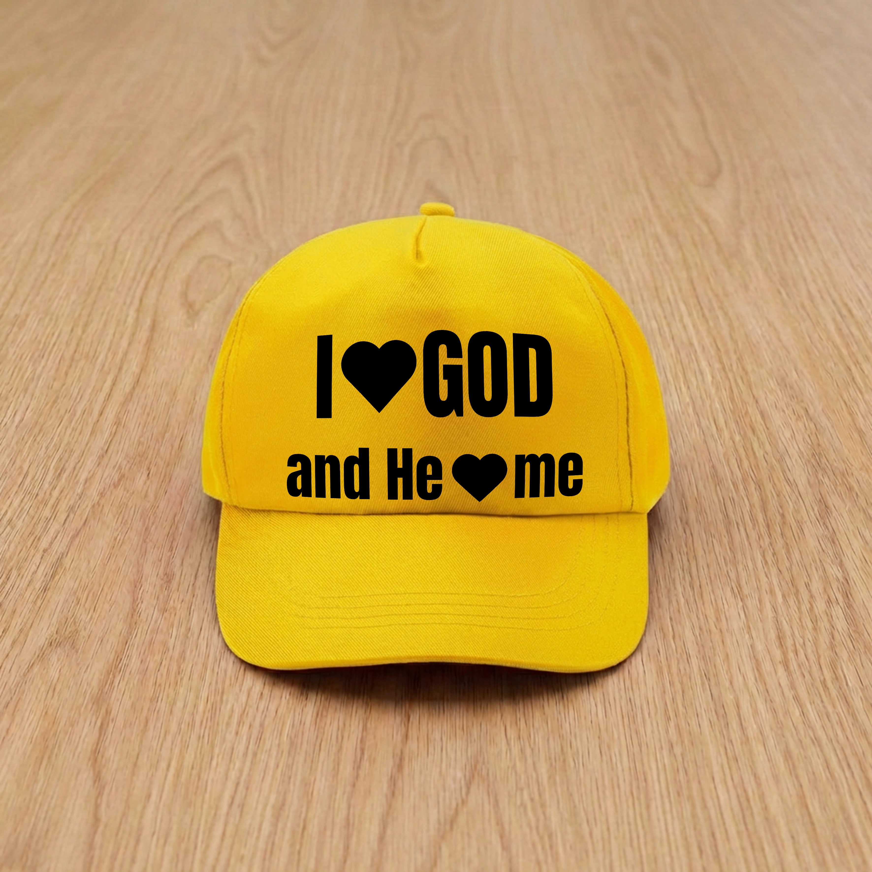 Sapca galbena, mesaj in engleza - I love God and He loves me