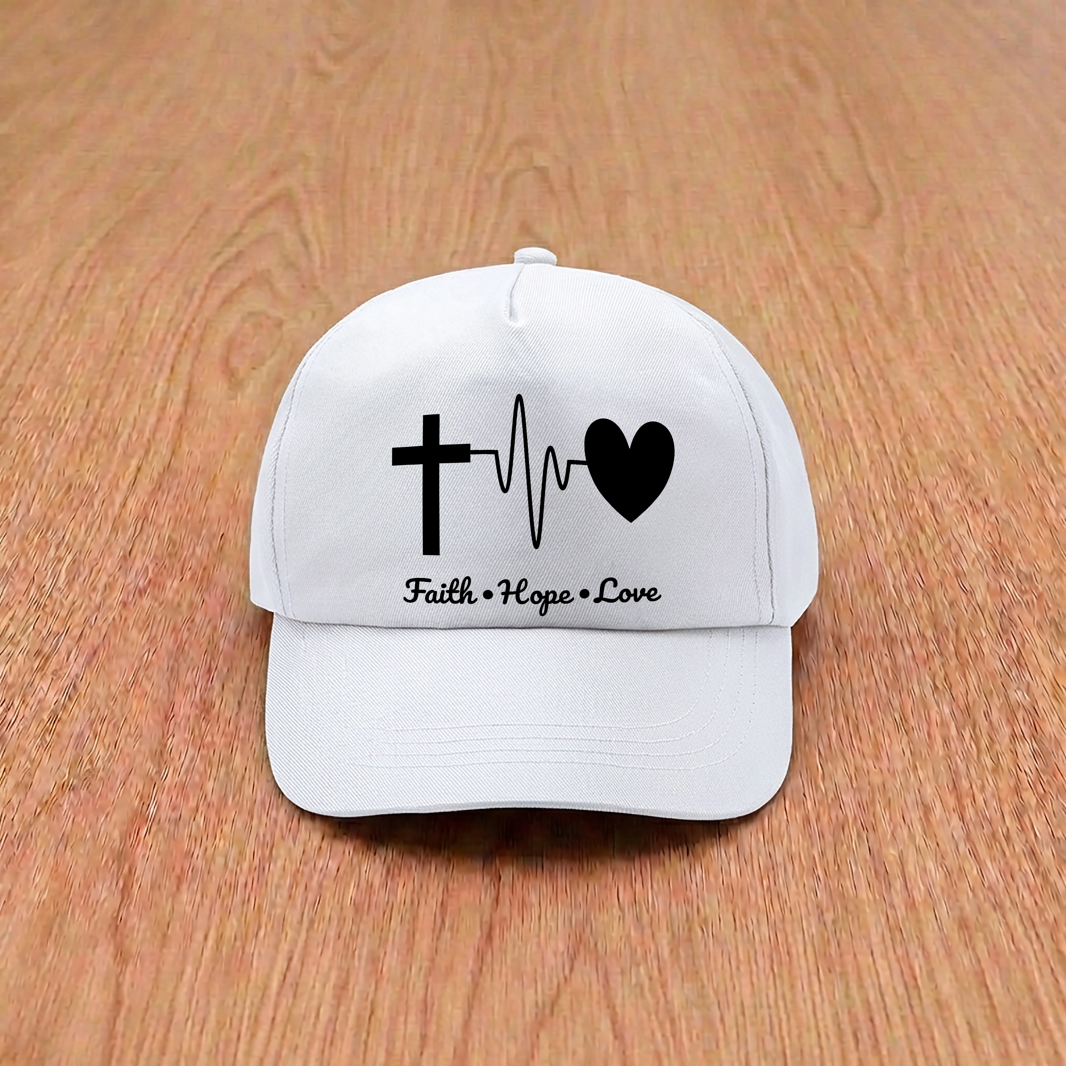 Sapca alba, mesaj in engleza - Faith, Hope, Love