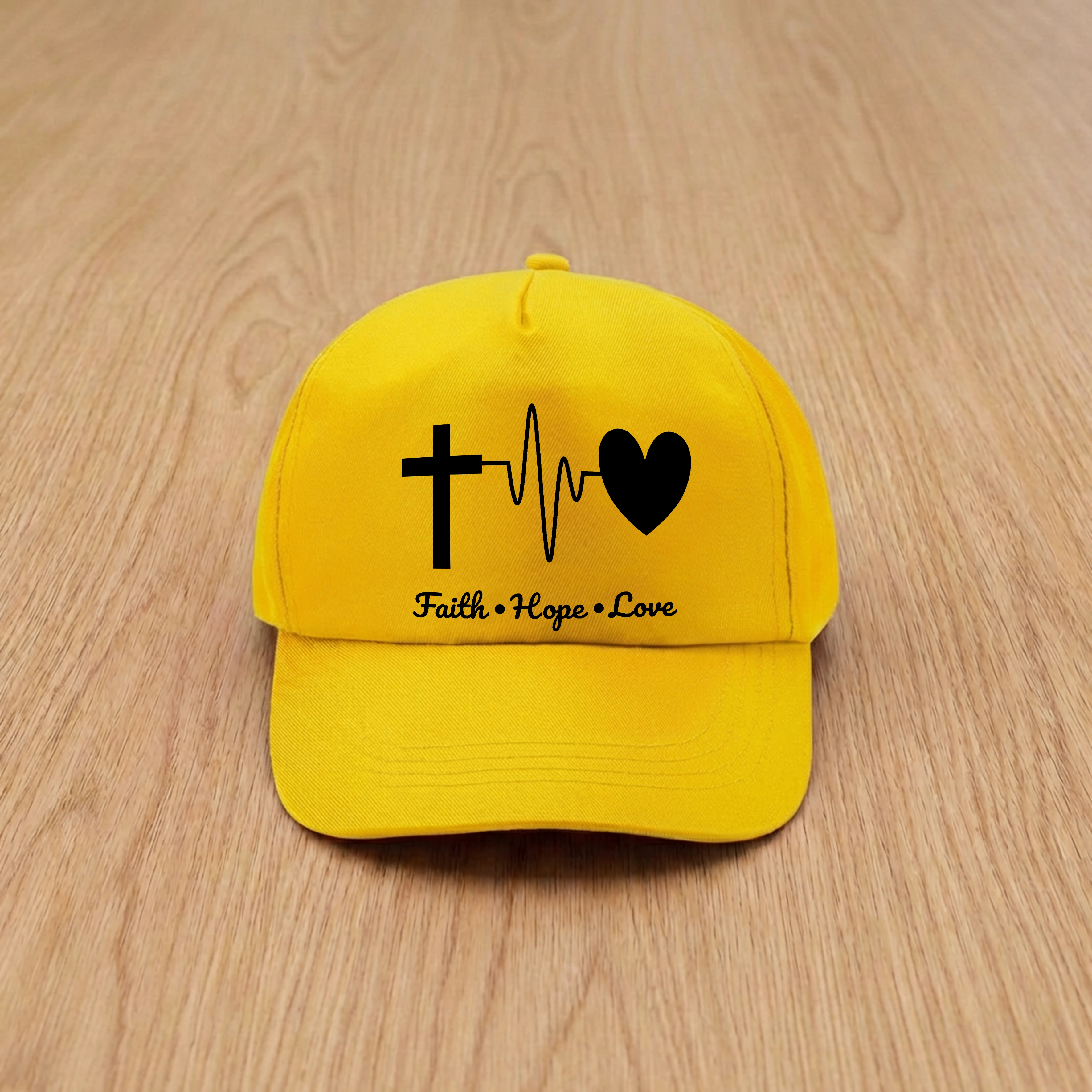 Sapca galbena, mesaj in engleza - Faith, Hope, Love